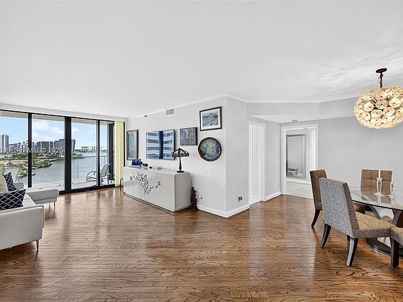 3rd image of 2800 Island Blvd APT 1005