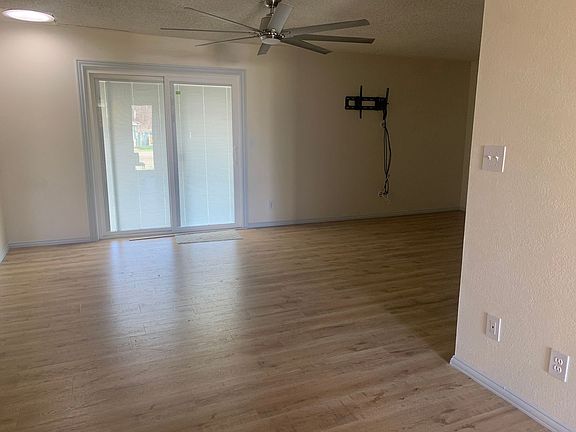 3rd image of 14539 Blowers St