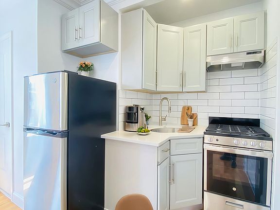 4th image of 48-15 43rd Ave #3