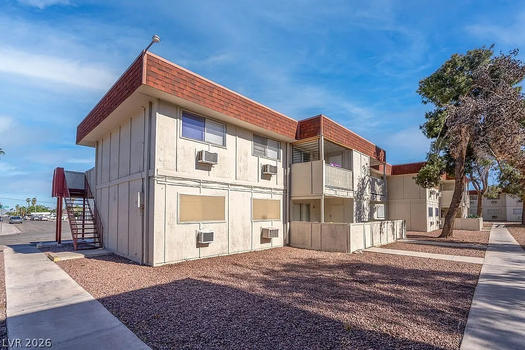 2 bed, 2.0 bath, 862 sqft, $700 — Photo 1