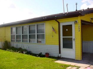 1253 Maplewood Dr, Lockport, NY 14094