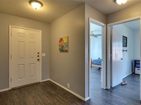 3rd image of 1424 Mosscreek Dr