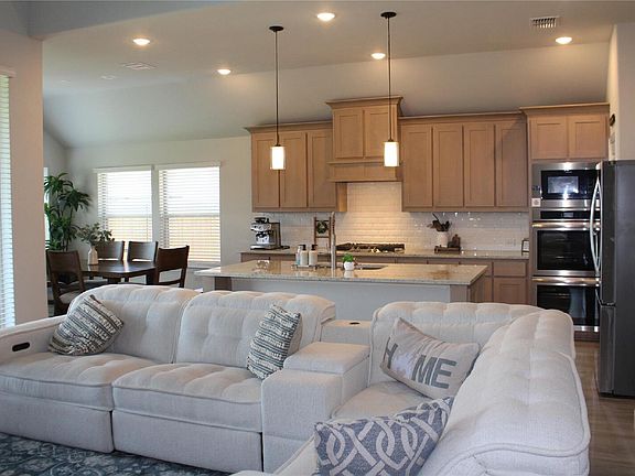 2nd image of 4405 Copper Point Dr