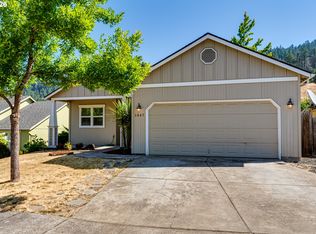 1847 S 61st St, Springfield, OR 97478