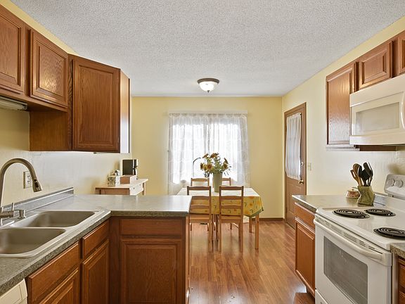 3rd image of 10718 Toledo Ct