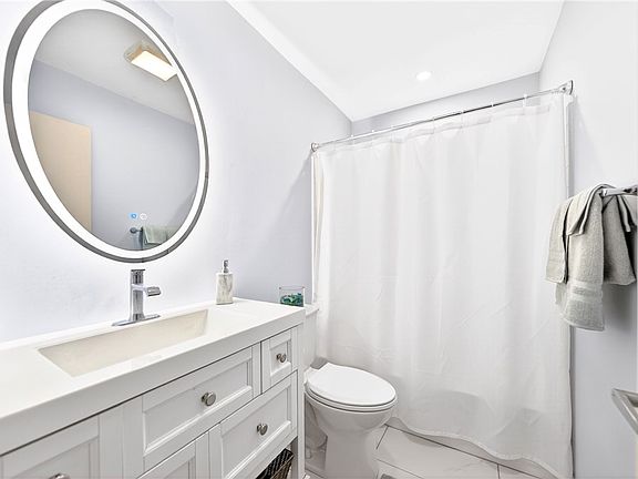 5th image of 100 Pebble Beach Ct APT 15