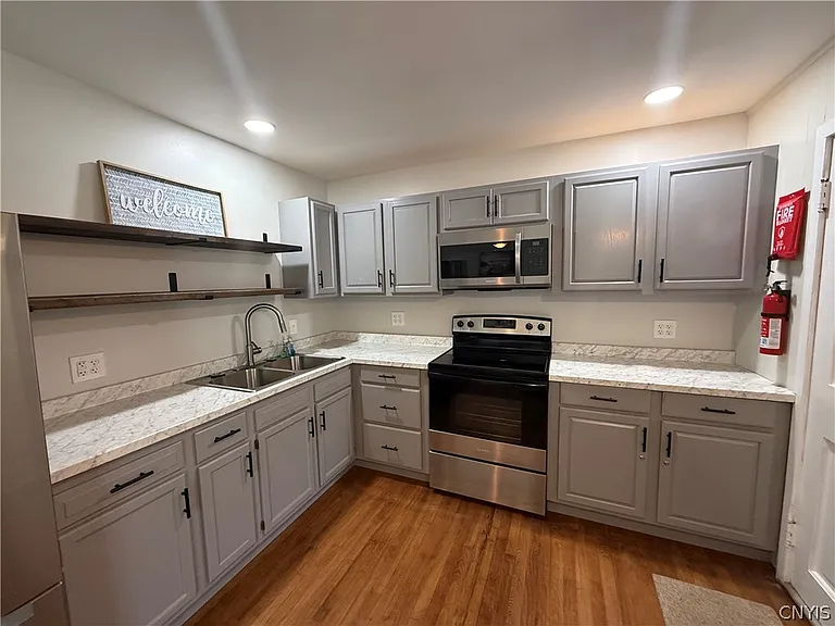 4048 Port St — Photo 9