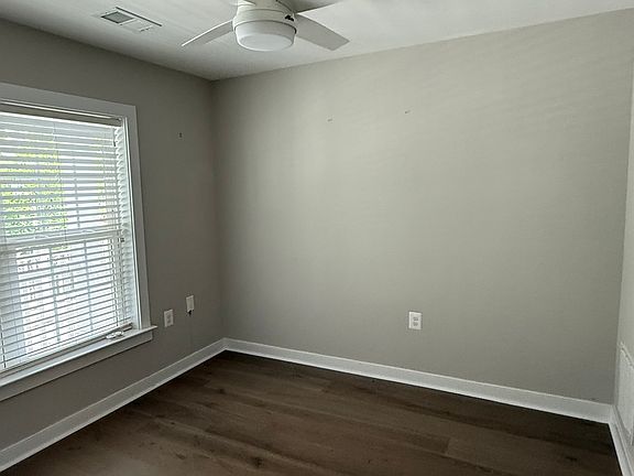 5th image of 303 Davage Ln