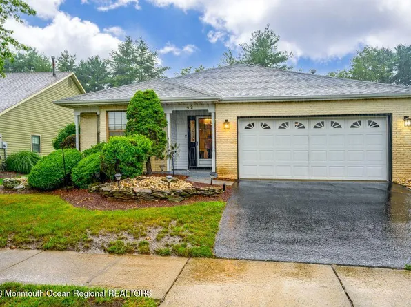 42 Peasley Drive, Marlboro, NJ 07746