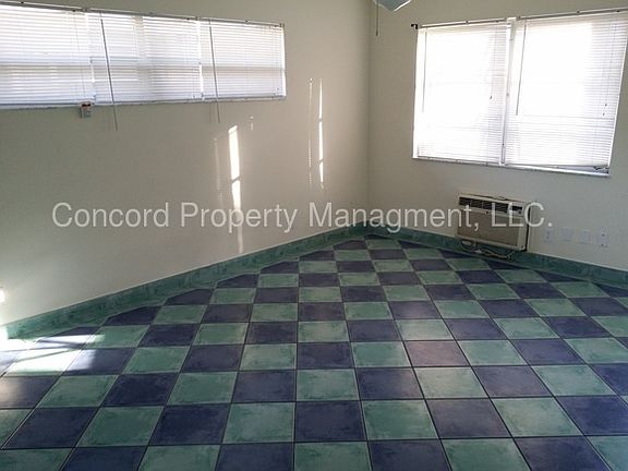 3rd image of 400 SW 8th Ave APT 9