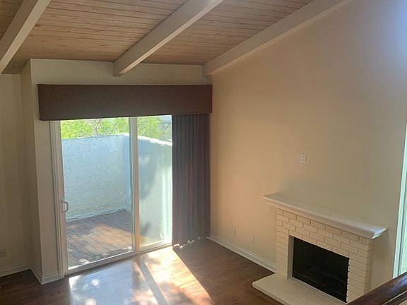 5th image of 11862 Moorpark St APT A