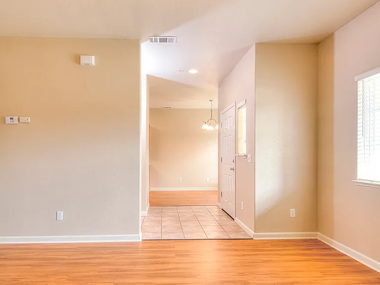 Lincoln Gardens Apartments — Photo 6