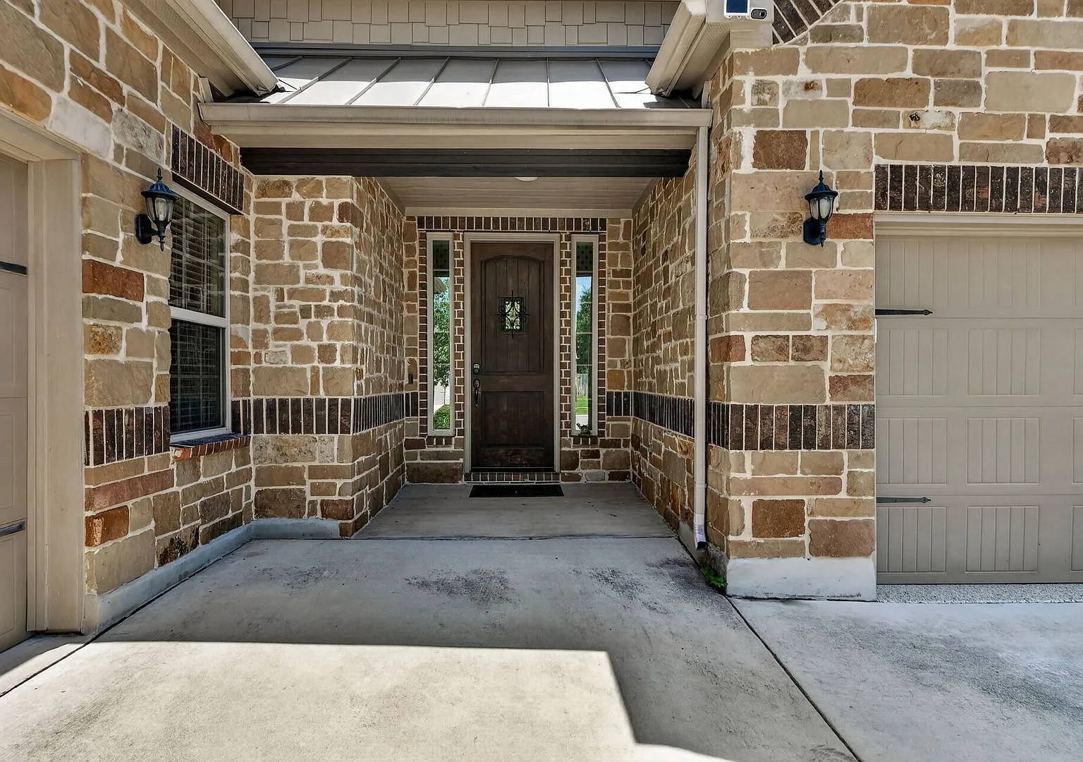 Ideally situated on a spacious corner lot in the highly sought-after Woods of Boerne subdivision — Photo 4