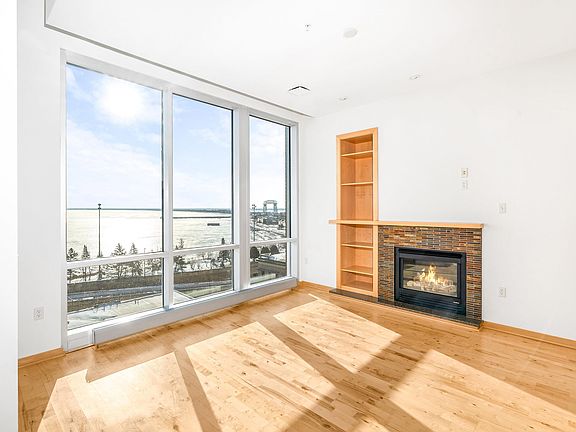 4th image of 311 E Superior St #704