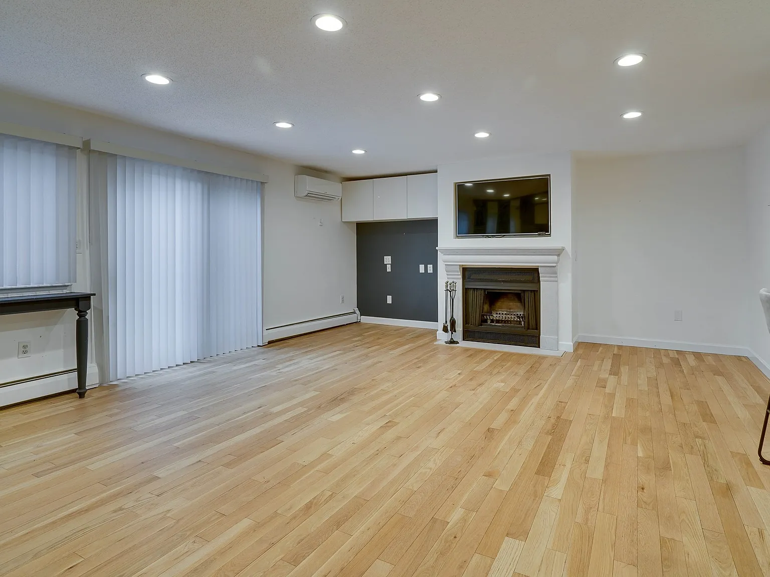 2 bed, 2050 sqft, $3,800 — Photo 2
