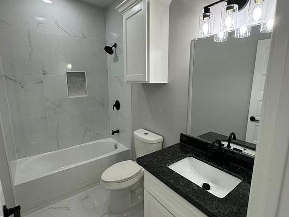 2nd image of 450 Tamarindo Ln