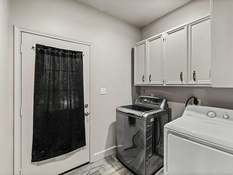 10423 Deer Lake Lodge Rd #B — Photo 17