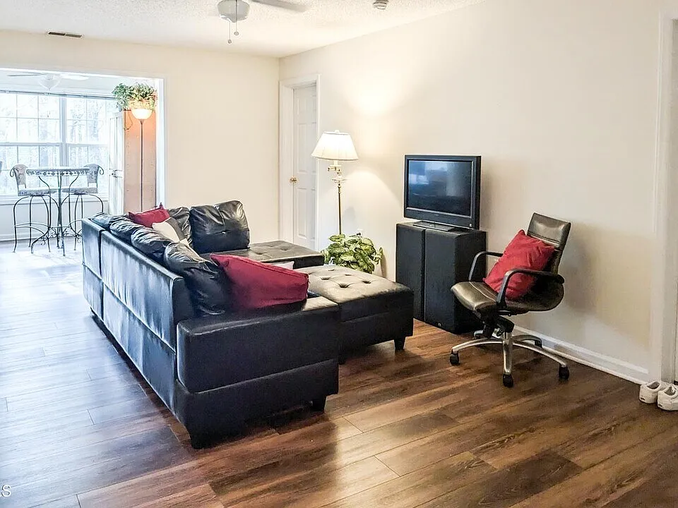 4 bed, 1391 sqft, $550 — Photo 4