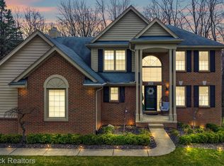 7707 Watford Dr, West Bloomfield, MI 48322