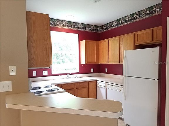 3rd image of 12412 Country White Cir
