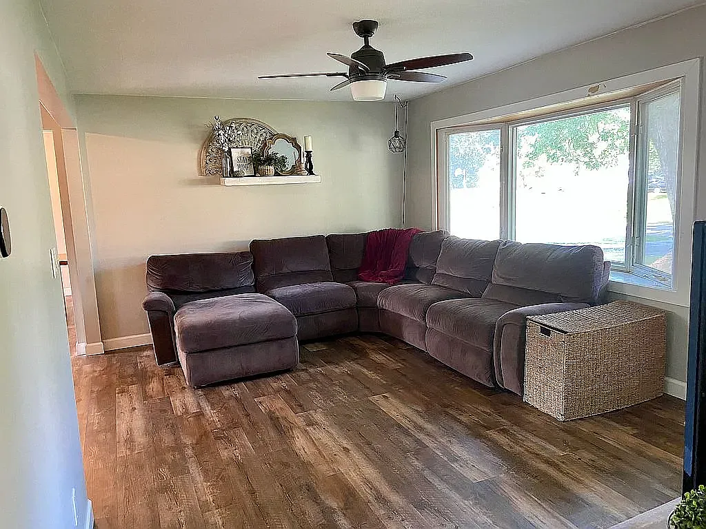4 bed, 1476 sqft, $2,000 — Photo 2