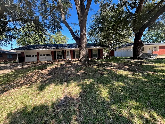 2407 Arlington Pl — Photo 3