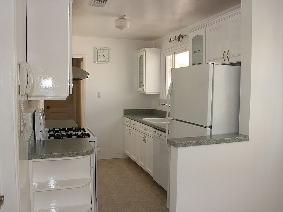 1st image of 3307 W Alameda Ave