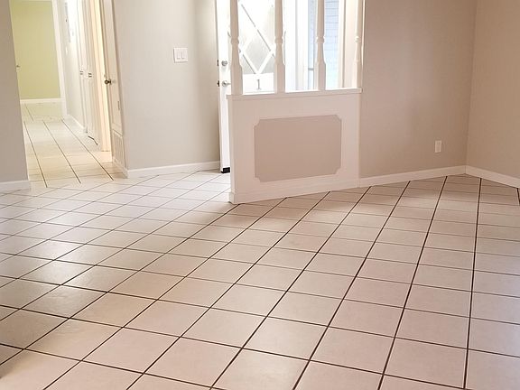 5th image of 2113 Town And Country Ln