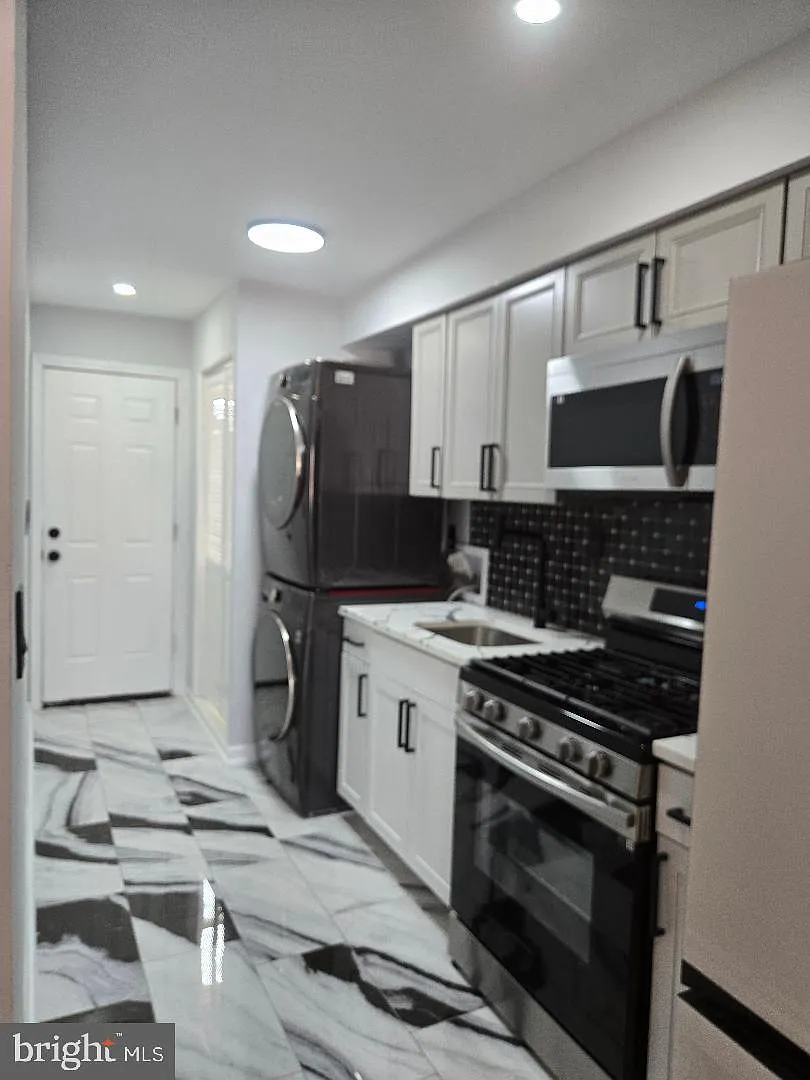 1 bed, 1.0 bath, 2442 sqft, $1,500 — Photo 3