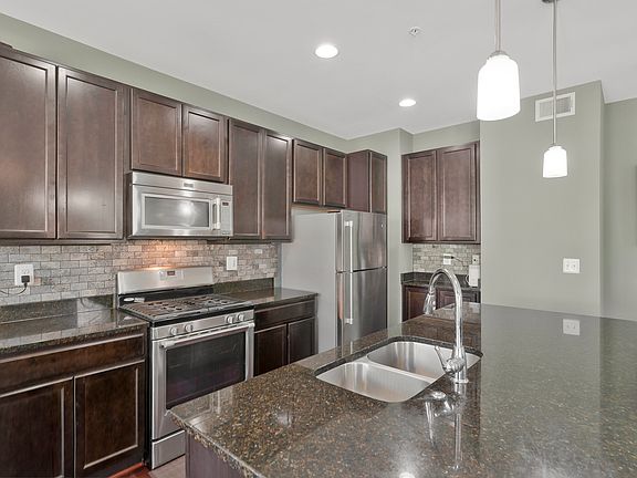 5th image of 59 Steeplechase Dr