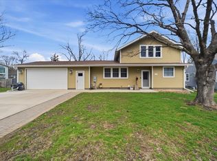 927 W 14th St, Cedar Falls, IA