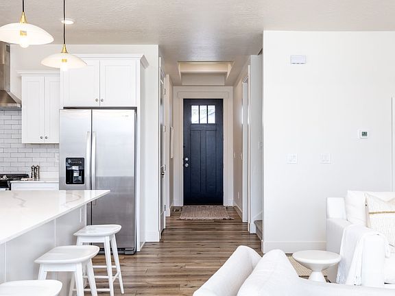 5th image of 3145 Newcastle Cir