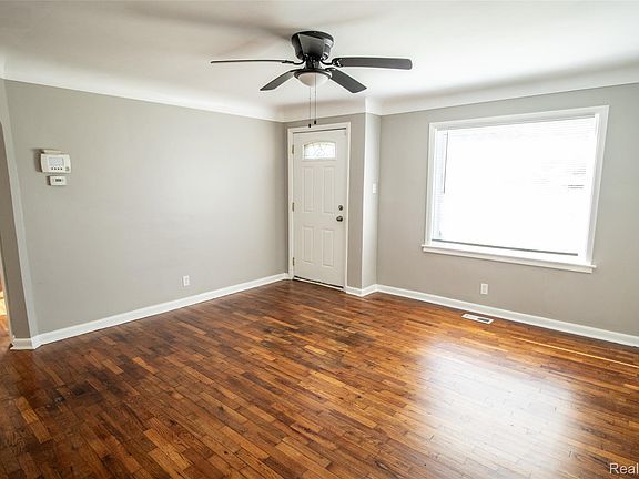5th image of 2829 Chicago Blvd