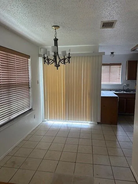 3 bed, 2.0 bath, 1150 sqft, $1,700 — Photo 4