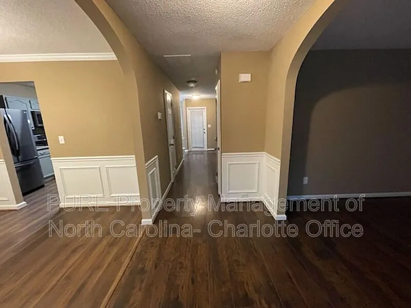 3 bed, 2.5 bath, 2135 sqft, $2,250 — Photo 4