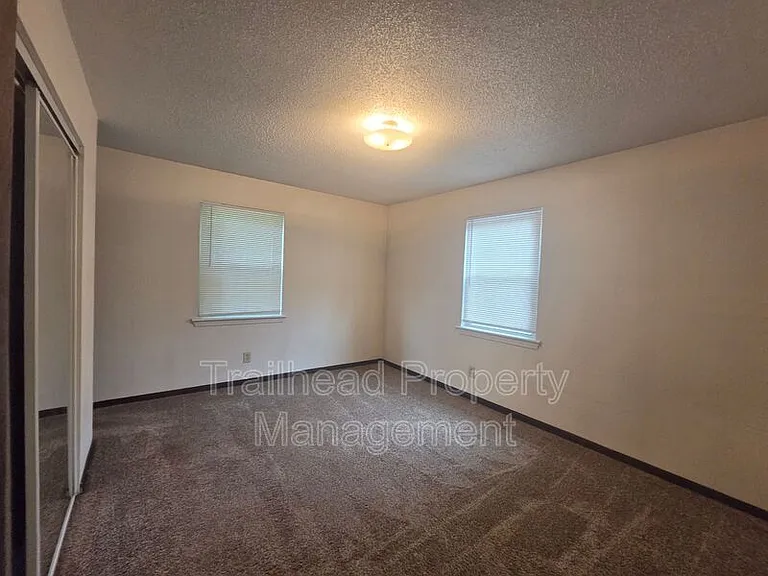 1302 E T C Lea Rd #T — Photo 6