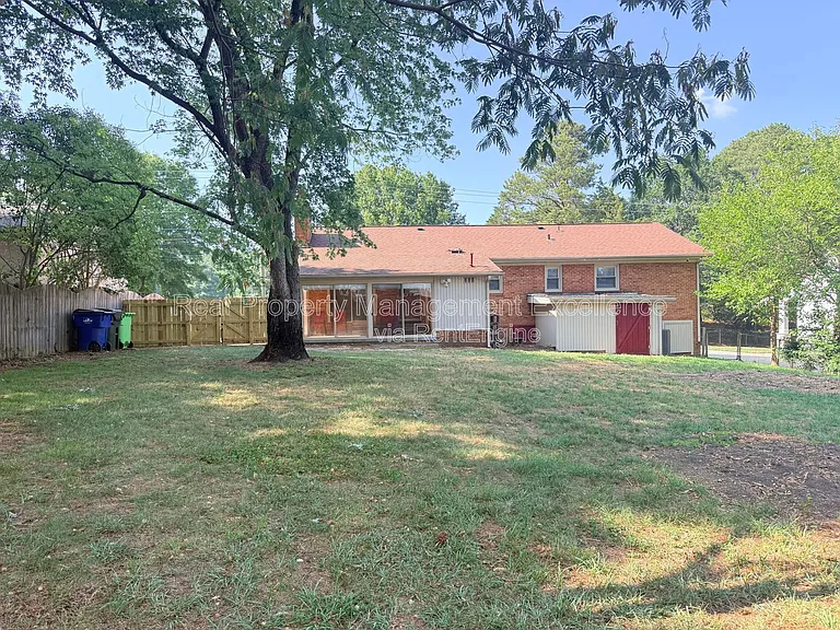 120 E Rowan St — Photo 47