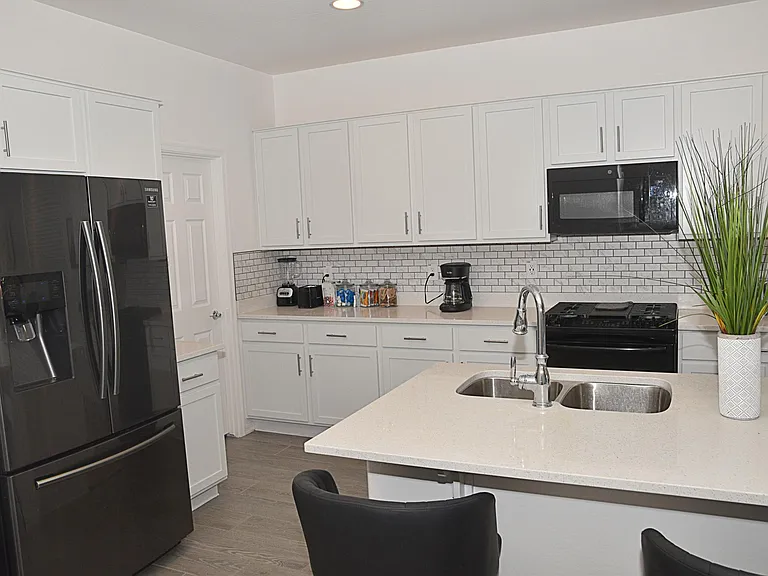 7128 S 33rd Ave — Photo 6