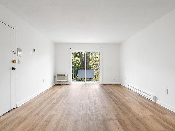 2nd image of 31 Vine St APT 21