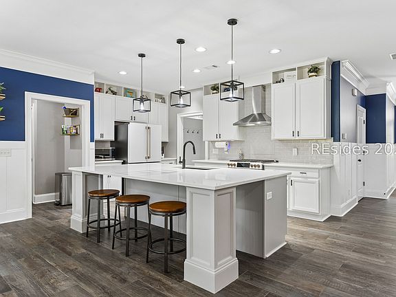 4th image of 11 Hathaway Ln
