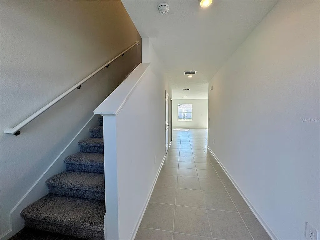 5 bed, 2.5 bath, 2112 sqft, $2,200 — Photo 3