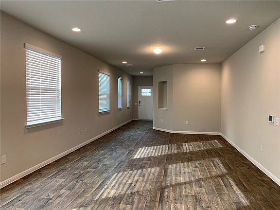 3rd image of 1308 Anhalt Dr