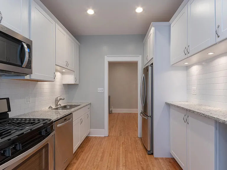 4816 N Winchester Ave #3 — Photo 3