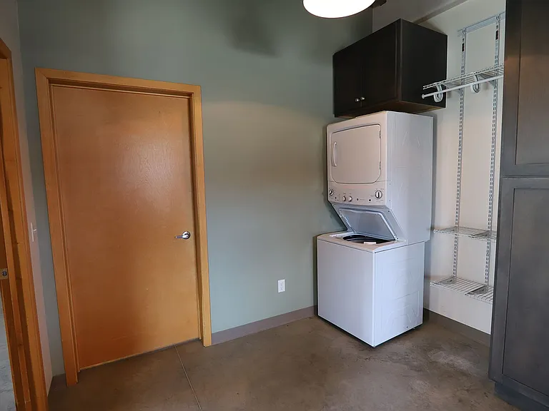 1252 Broadway St — Photo 8