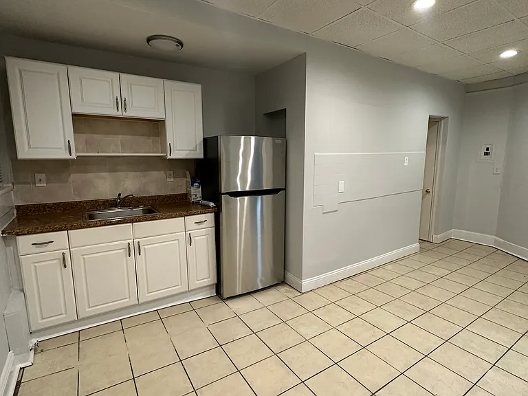 240 Paterson Ave #5 — Photo 5