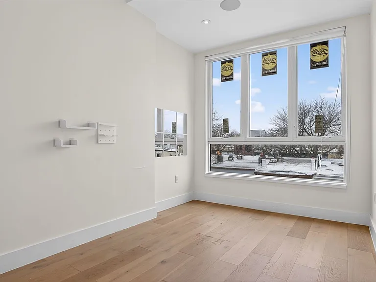1129 Halsey St #4R — Photo 4