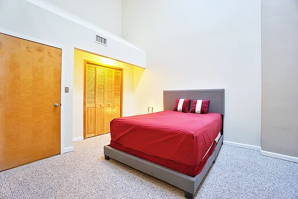 Sold by R New York | media 13