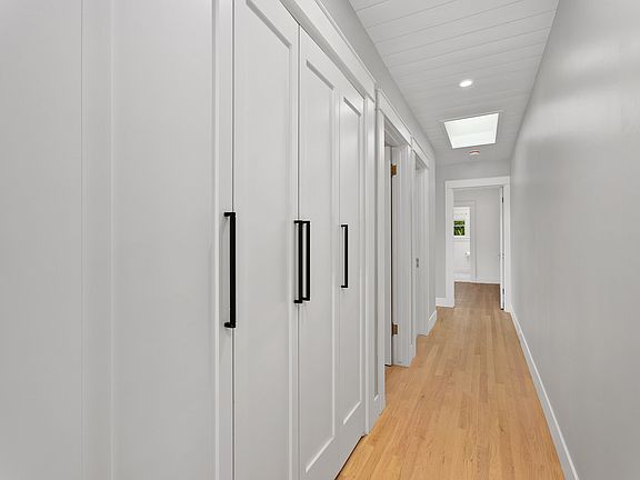 5th image of 374 N Pine St #1