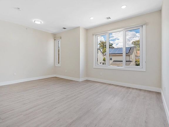 3rd image of 527 Union Ave #1J