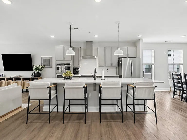 109 N Franklin St #200 — Photo 4
